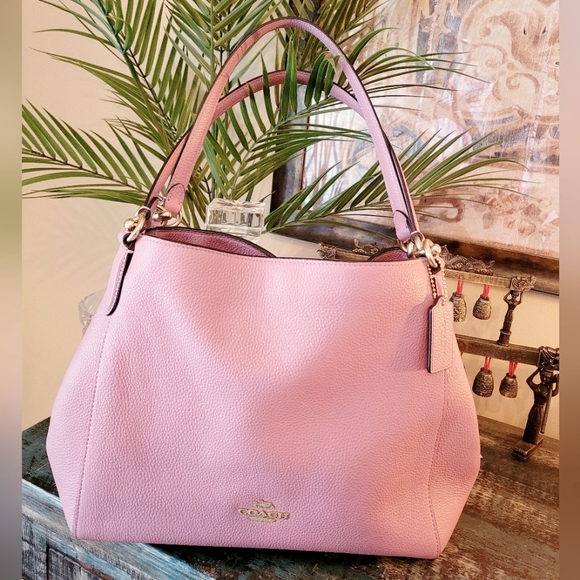 Coach Handbags - 🌺Coach Pebbled Leather Shoulder Purse